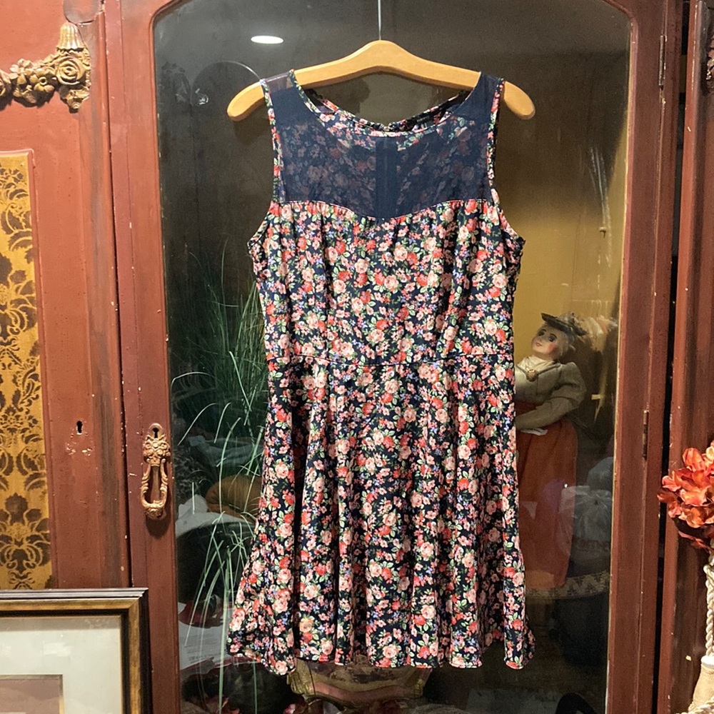 Forever21 floral, mesh, sleeveless midi dress Size Large